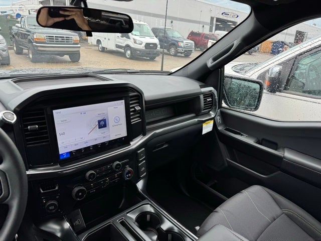 2025 Ford F-150 STX w/20" Gloss Black Wheels