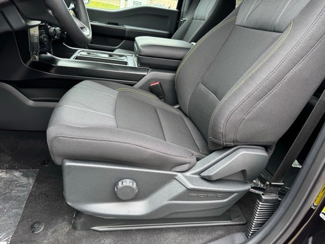 2025 Ford F-150 STX w/20" Gloss Black Wheels