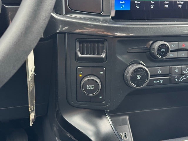 2025 Ford F-150 STX w/20" Gloss Black Wheels