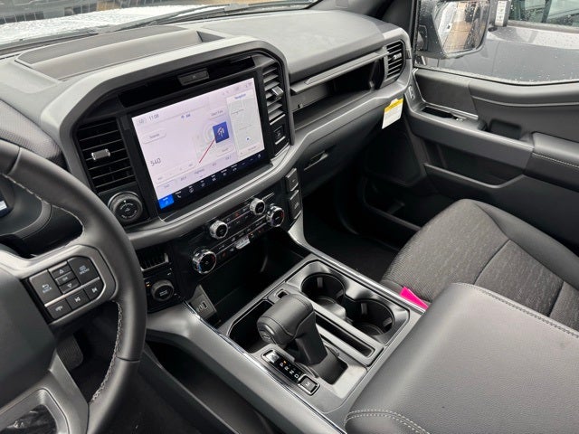 2025 Ford F-150 XLT w/Tailgate Step + 1 Year Bluecruise