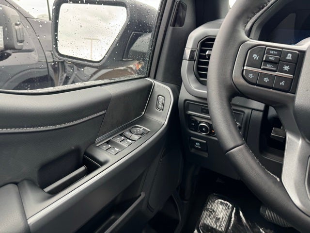 2025 Ford F-150 XLT w/Tailgate Step + 1 Year Bluecruise