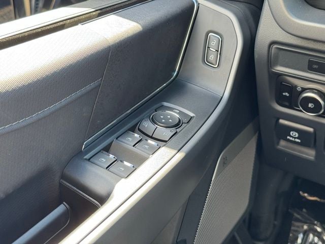 2025 Ford F-150 XLT w/Twin Panel Moonroof + Tailgate Step