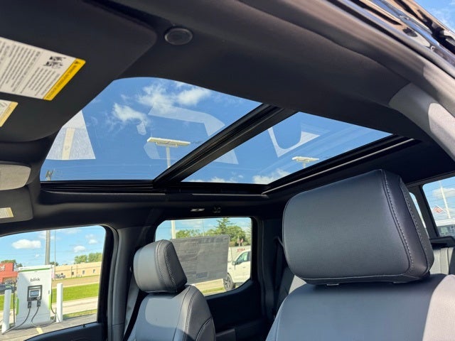 2025 Ford F-150 XLT w/Twin Panel Moonroof + Tailgate Step