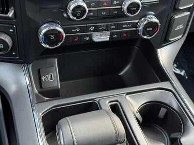 2025 Ford F-150 XLT w/ Black Appearance + Package