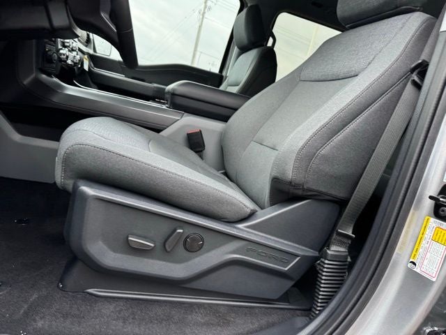 2026 Ford F-150 XLT w/Tailgate Step