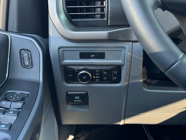 2026 Ford F-150 XLT w/Tailgate Step + FX4 Pkg