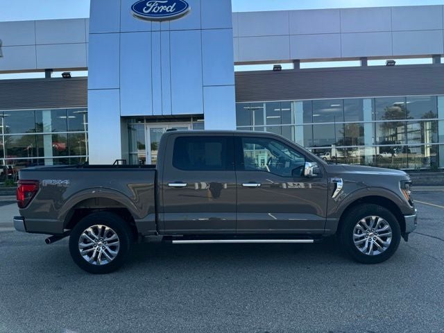 2026 Ford F-150 XLT w/Tailgate Step + FX4 Pkg
