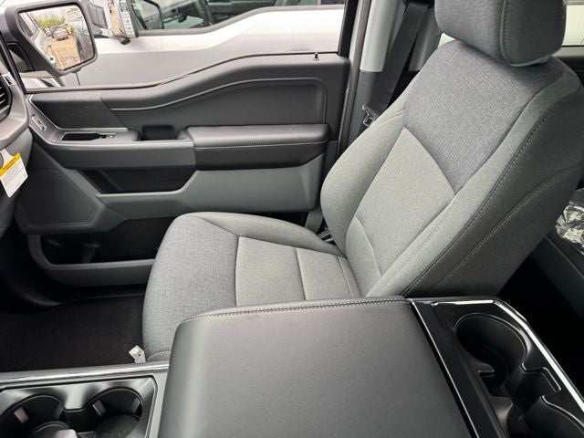 2026 Ford F-150 XLT w/Tailgate Step + Tailgate Step