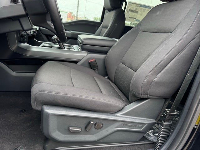 2025 Ford F-150 XLT w/Max Tow Rear Axle + Tailgate Step