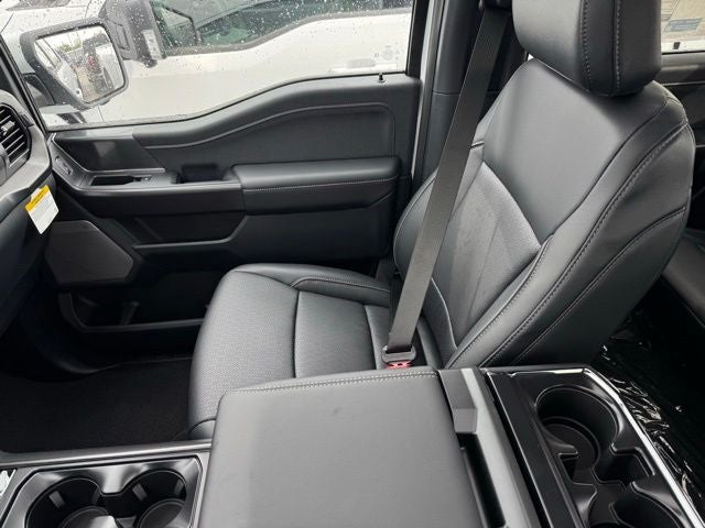 2026 Ford F-150 Lariat w/Twin Panel Roof + FX4 Pkg