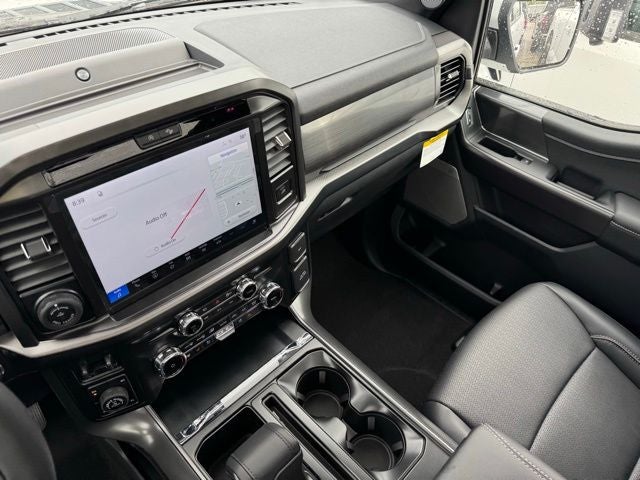 2026 Ford F-150 Lariat w/Twin Panel Roof + FX4 Pkg