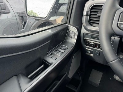 2026 Ford F-150 Lariat w/Twin Panel Roof + FX4 Pkg