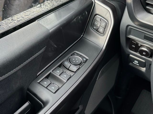 2026 Ford F-150 Lariat w/Twin Panel Roof + FX4 Pkg