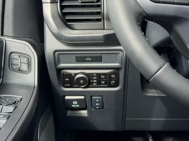 2026 Ford F-150 Lariat w/Twin Panel Roof + FX4 Pkg