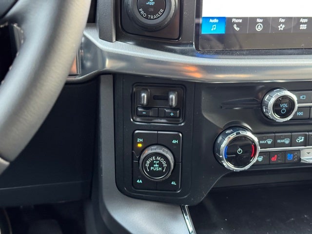 2026 Ford F-150 Lariat w/Twin Panel Roof + Tow Haul Pkg