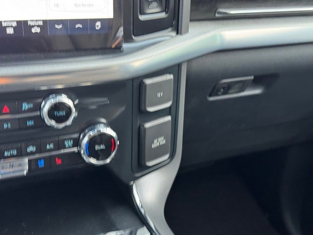 2026 Ford F-150 Lariat w/Twin Panel Roof + Tow Haul Pkg