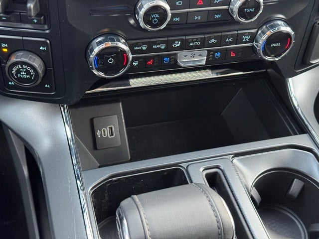 2026 Ford F-150 Lariat w/Twin Panel Roof + Tow Haul Pkg