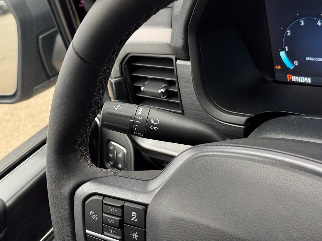 2026 Ford F-150 Lariat w/Twin Panel Moonroof + Pro Access Tailgate