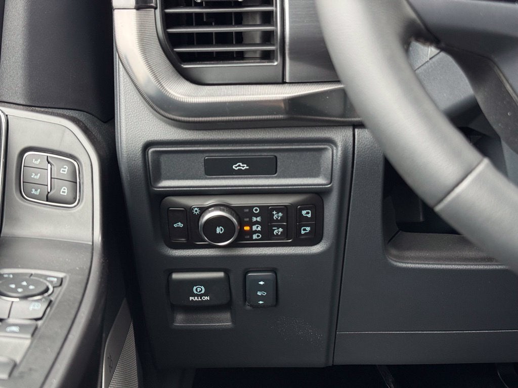 2026 Ford F-150 Lariat w/Twin Panel Moonroof + Pro Access Tailgate