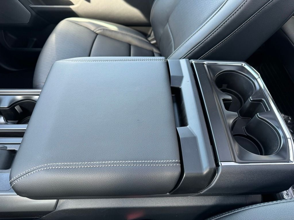 2026 Ford F-150 Lariat w/Twin Panel Roof + FX4 Pkg