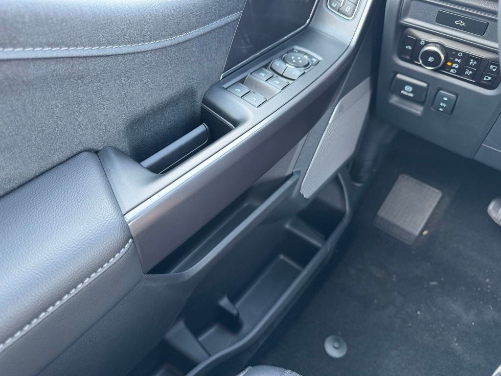 2026 Ford F-150 Lariat w/Twin Panel Roof + FX4 Pkg