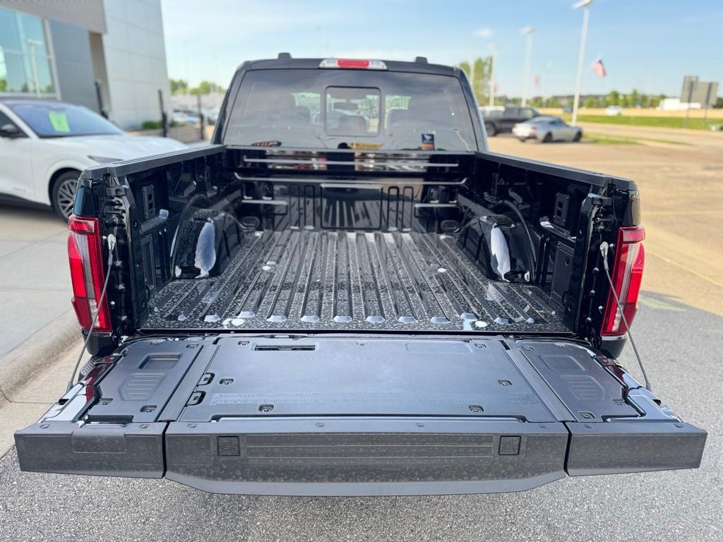 2026 Ford F-150 Lariat w/Twin Panel Roof + FX4 Pkg
