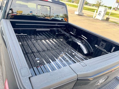 2026 Ford F-150 Lariat w/Twin Panel Roof + FX4 Pkg