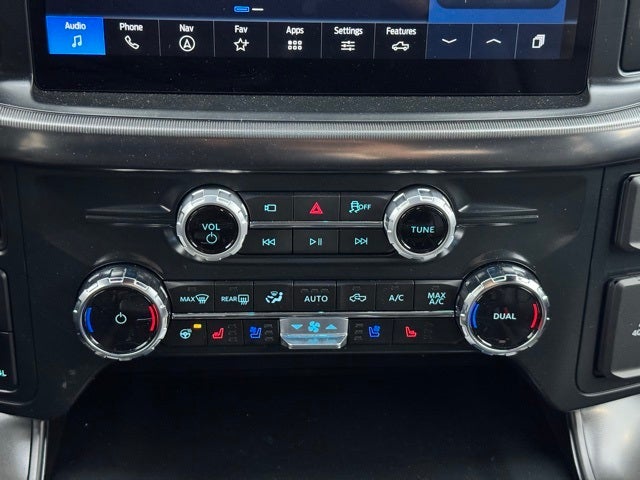 2025 Ford F-150 Lariat w/Tailgate Step + Black App Pkg