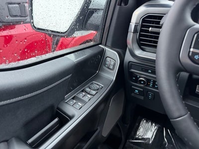 2025 Ford F-150 Lariat w/Tailgate Step + Black App Pkg