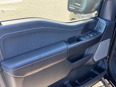 2026 Ford F-150 Lariat w/7.2kw Pro Power + Black App Pkg