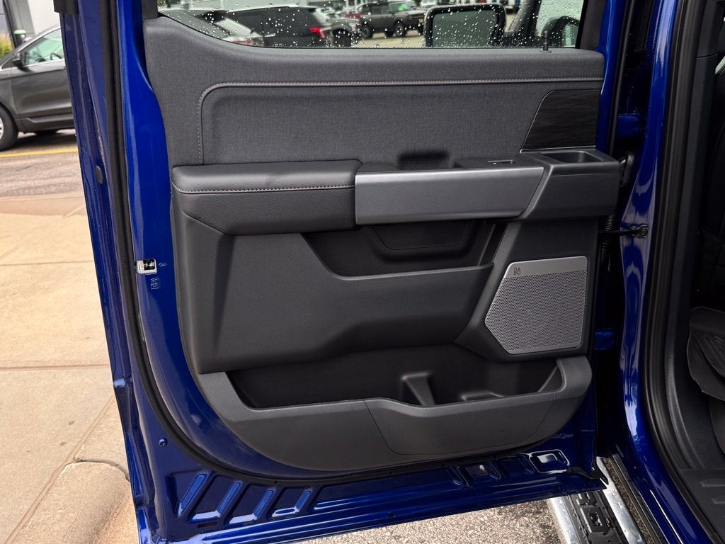 2026 Ford F-150 Lariat w/Twin Panel Roof + FX4 Pkg