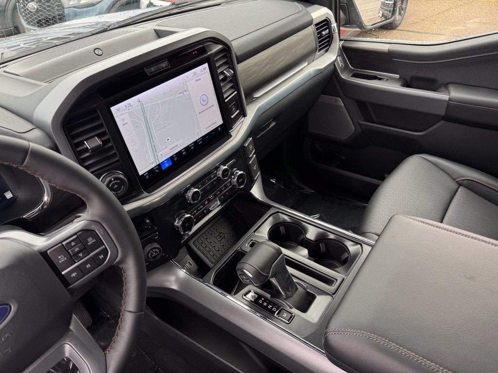 2026 Ford F-150 Lariat w/Twin Panel Roof + FX4 Pkg