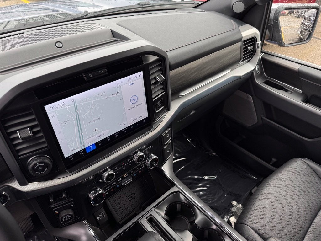 2026 Ford F-150 Lariat w/Twin Panel Roof + FX4 Pkg