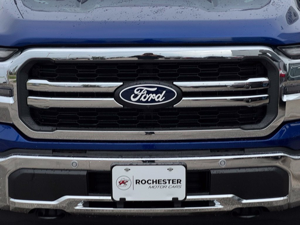 2026 Ford F-150 Lariat w/Twin Panel Roof + FX4 Pkg