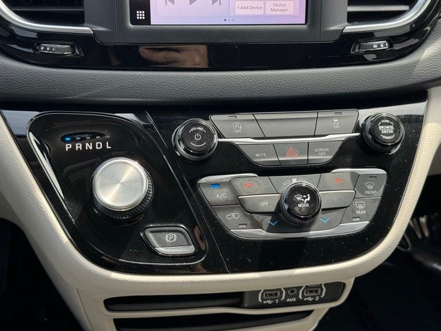2023 Chrysler Voyager LX