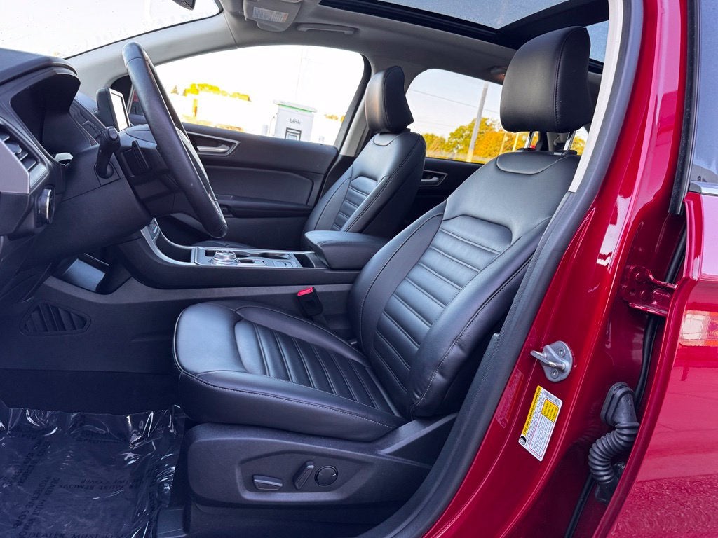 2024 Ford Edge SEL w/Panoramic Roof + Heated Steering Wheel