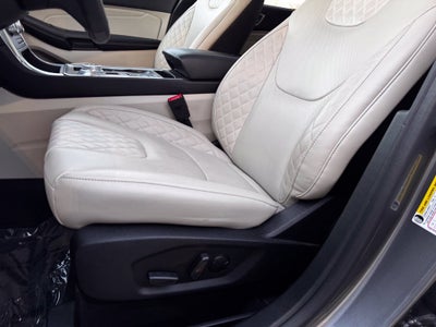 2024 Ford Edge Titanium w/Panoramic Roof