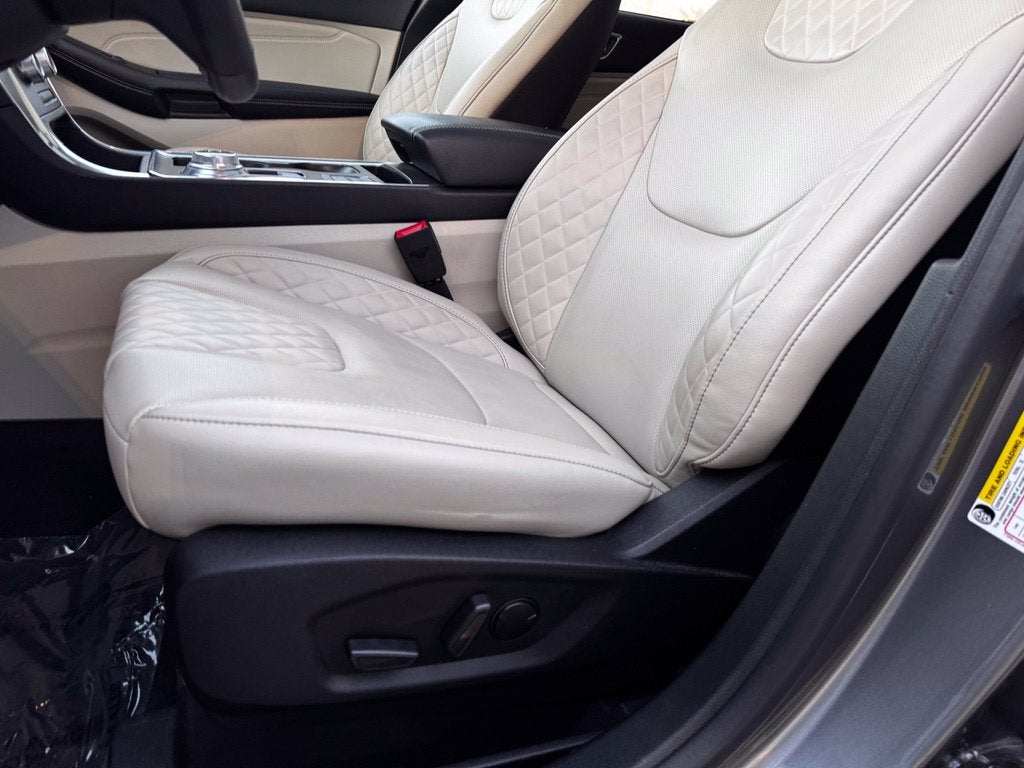 2024 Ford Edge Titanium w/Panoramic Roof