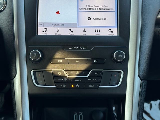 2019 Ford Fusion Hybrid SE w/ Navigation + Adaptive Cruise