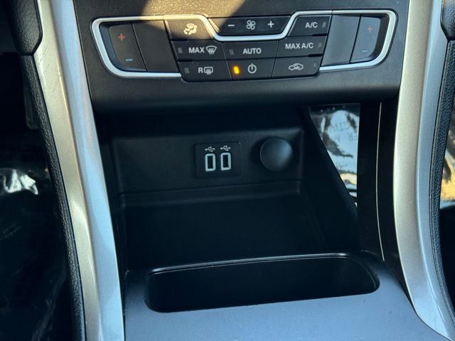 2019 Ford Fusion Hybrid SE w/ Navigation + Adaptive Cruise