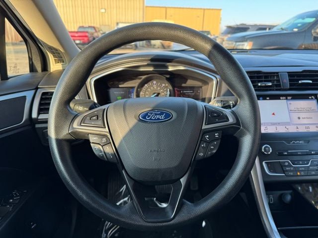 2019 Ford Fusion Hybrid SE w/ Navigation + Adaptive Cruise