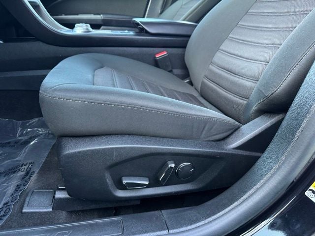 2019 Ford Fusion Hybrid SE w/ Navigation + Adaptive Cruise