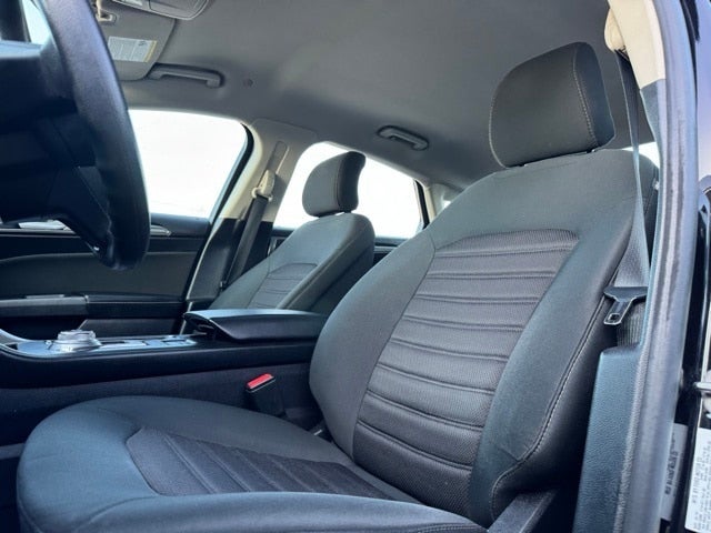 2019 Ford Fusion Hybrid SE w/ Navigation + Adaptive Cruise