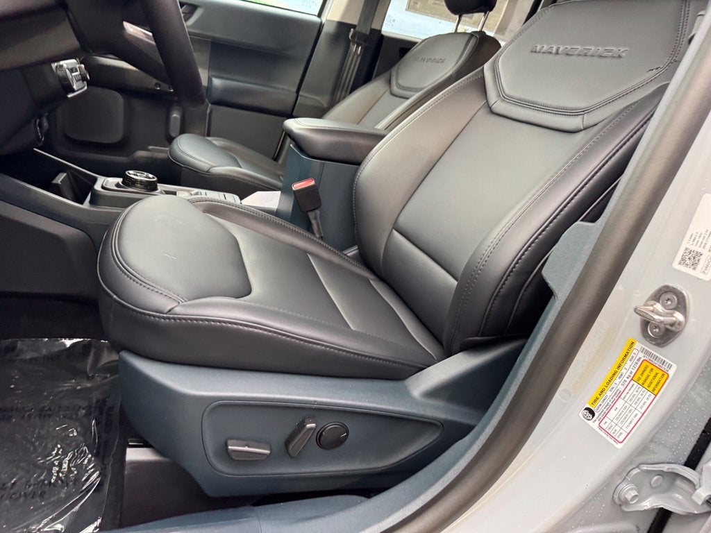 2026 Ford Maverick Lariat w/ 4k Tow and Black Appearance