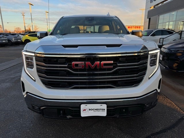 2023 GMC Sierra 1500 SLT w/ Power Moonroof + Adaptive Cruise
