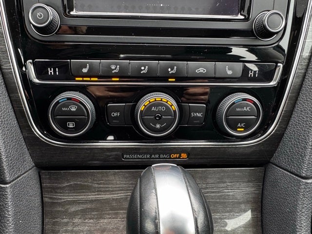 2017 Volkswagen Passat 1.8T SE w/Technology