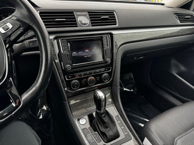 2017 Volkswagen Passat 1.8T SE w/Technology