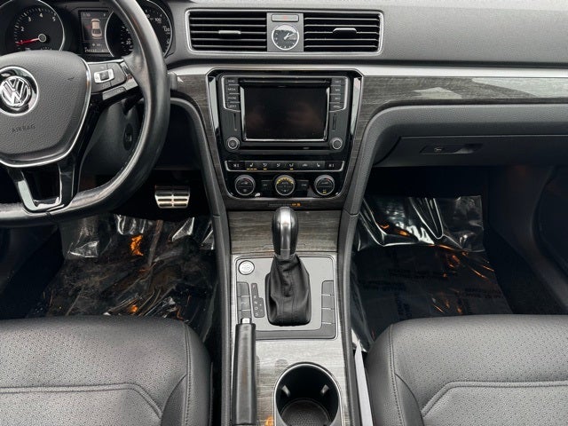 2017 Volkswagen Passat 1.8T SE w/Technology