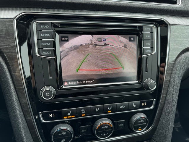 2017 Volkswagen Passat 1.8T SE w/Technology