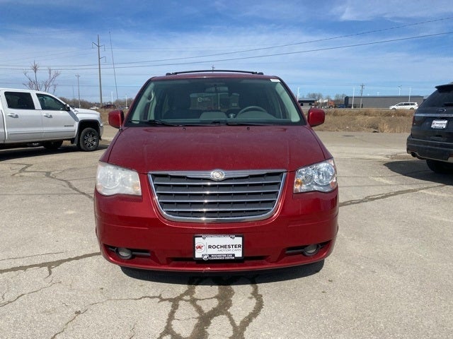 Used 2009 Chrysler Town & Country Touring with VIN 2A8HR54189R618039 for sale in Rochester, Minnesota